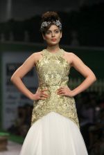Kangna Ranaut walk the ramp for Shantanu Goenka at Wills India Fashion Week 2011 on 10th Oct 2011 (117).JPG